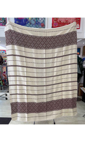 plaid traditionnel tissé jacquard disponible en bordeaux